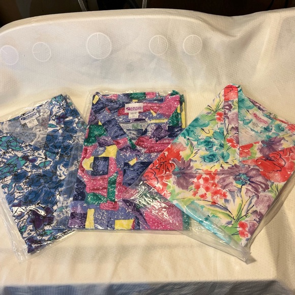 Women’s scrubs top bundle size large 3 pieces L~3 - Picture 1 of 8